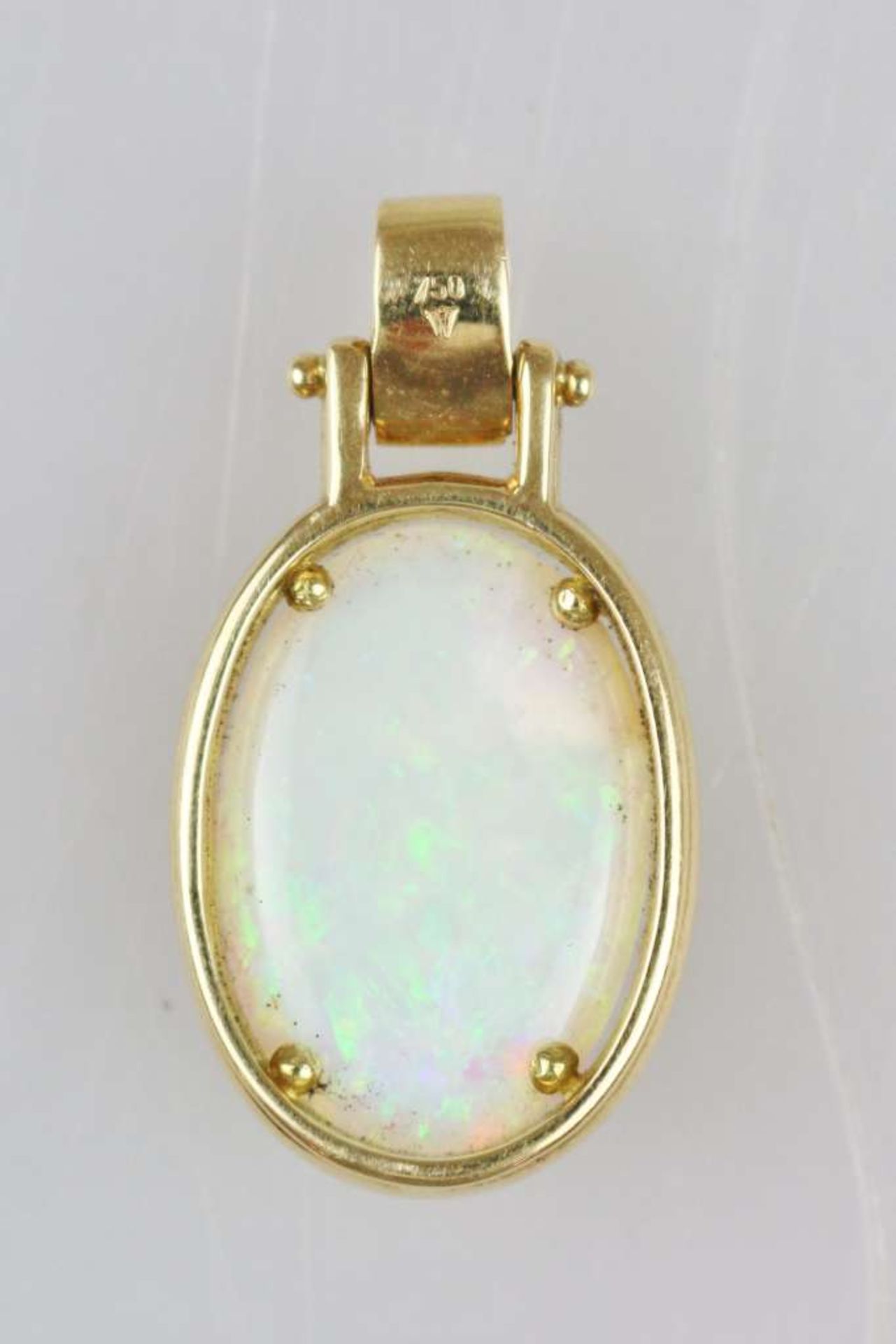 Anhänger mit großem, ovalem Cabochon Opal und Baguettdiamanten, L.: 3,7 cm, sowie der dazu - Bild 3 aus 6