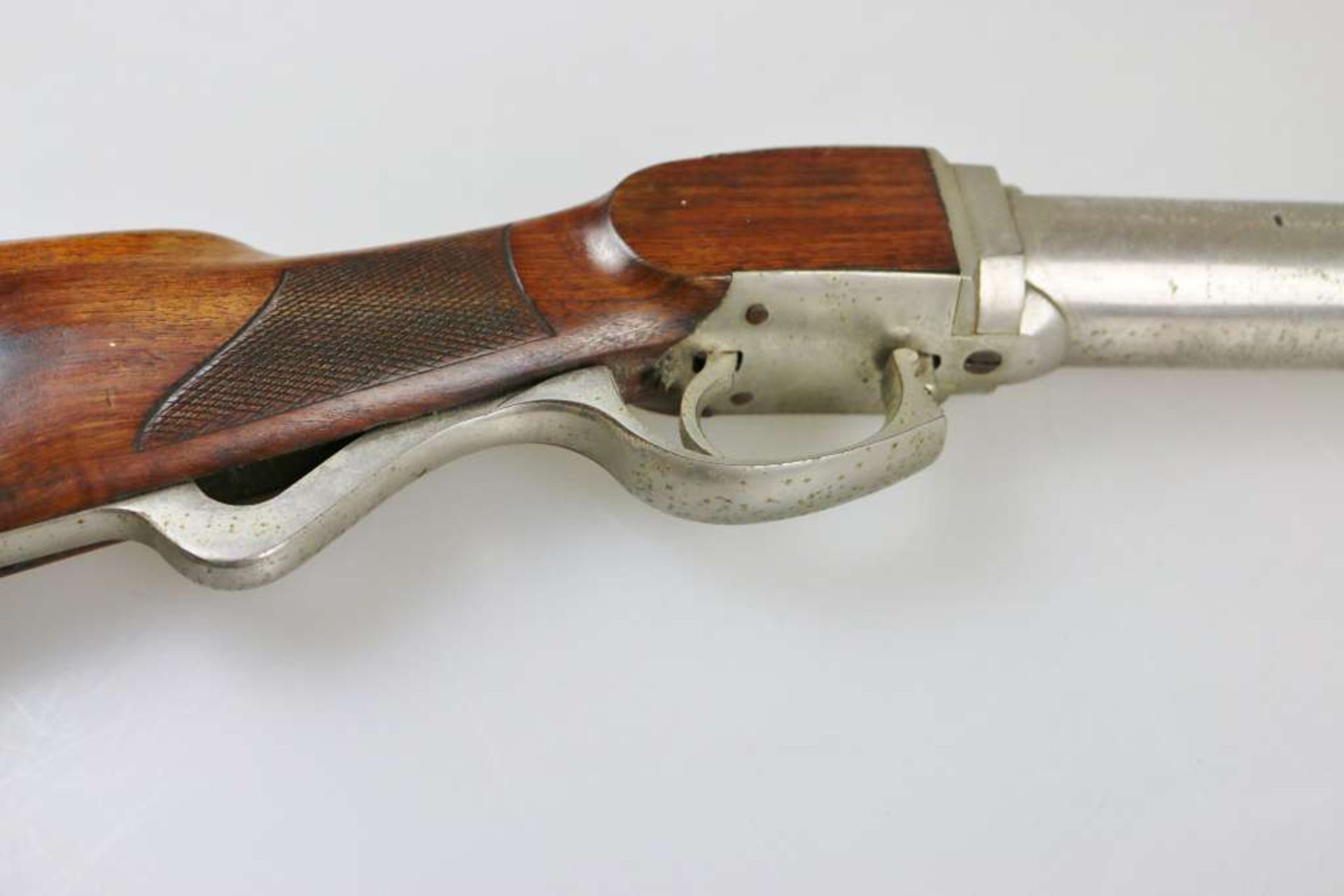 Altes Luftgewehr in Form einer Winchester um 1900, Hersteller wohl Diana, Achtkant-Lauf, Kal. ca. - Bild 4 aus 4