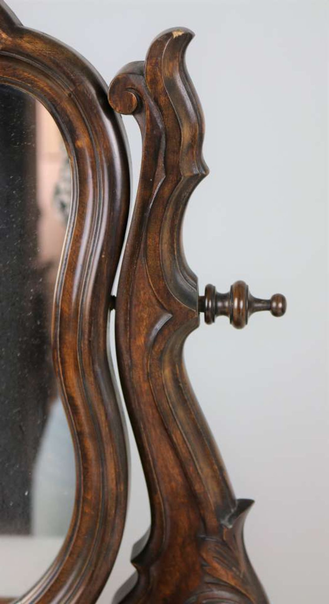 Psyche, 20. Jh., Frisiertoilette mit schwenkbarem Spiegel auf rechteckigem Stand mit Schublade, - Image 4 of 5