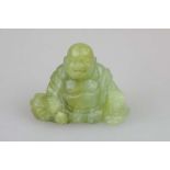 Okimono, Japan, wohl 19. Jh., sitzender Buddha Hotei, Jade, fein gearbeitet, H.: ca. 4,5 cm.