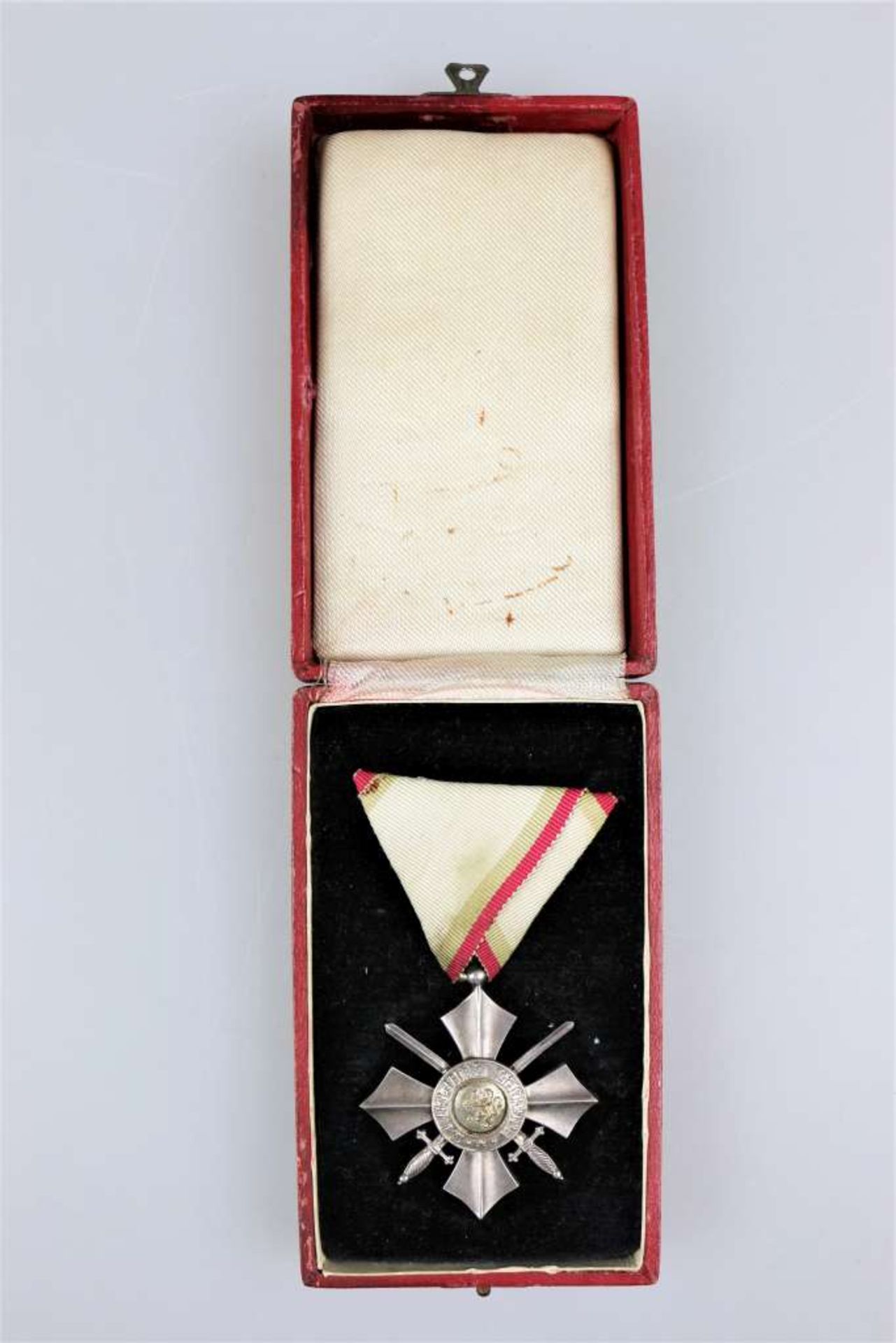 Bulgarien, Militärverdienst-Orden, silbernes Verdienstkreuz mit Schwertern am Dreiecksband im