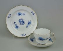 Meissen Kaffeegedeck "Blauer Drache" mit Goldrand um 1900, Form Neuer Ausschnitt, unterglasurblaue