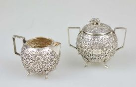 Zuckerdose und Milchkännchen, wohl Indien, 20. Jh., Silber säuregeprüft, reich an floraler