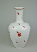 Herend Bodenvase, 20. Jh., Balusterform mit reliefiertem Korbgeflecht, Blumendekor "Apponyi orange",