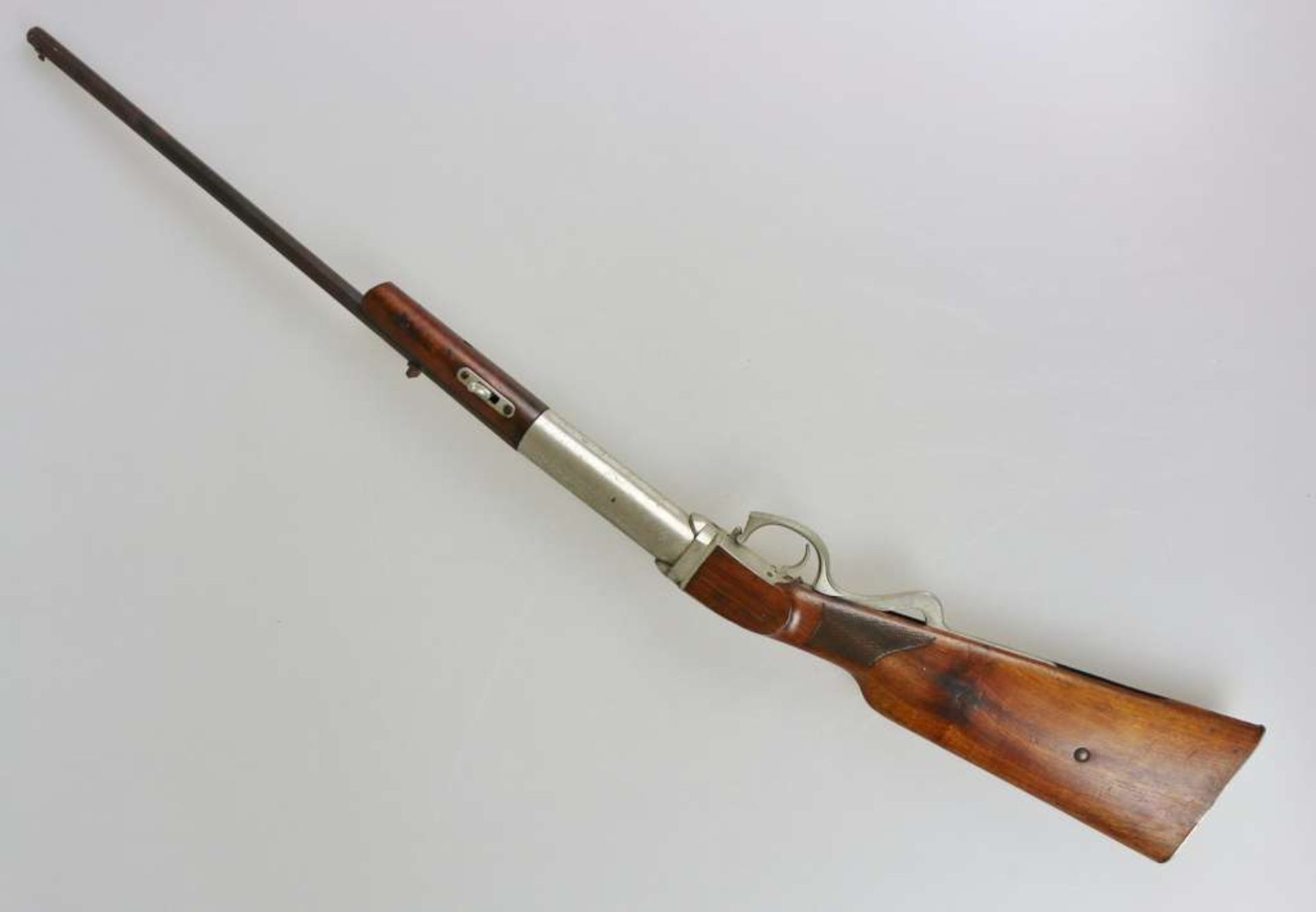 Altes Luftgewehr in Form einer Winchester um 1900, Hersteller wohl Diana, Achtkant-Lauf, Kal. ca. - Bild 2 aus 4