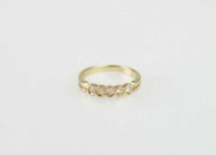 Ring, 585er Gelbgold, mit 5 in Reihe gesetzten Brillianten, zus. ca. 0,15 ct, diese von der