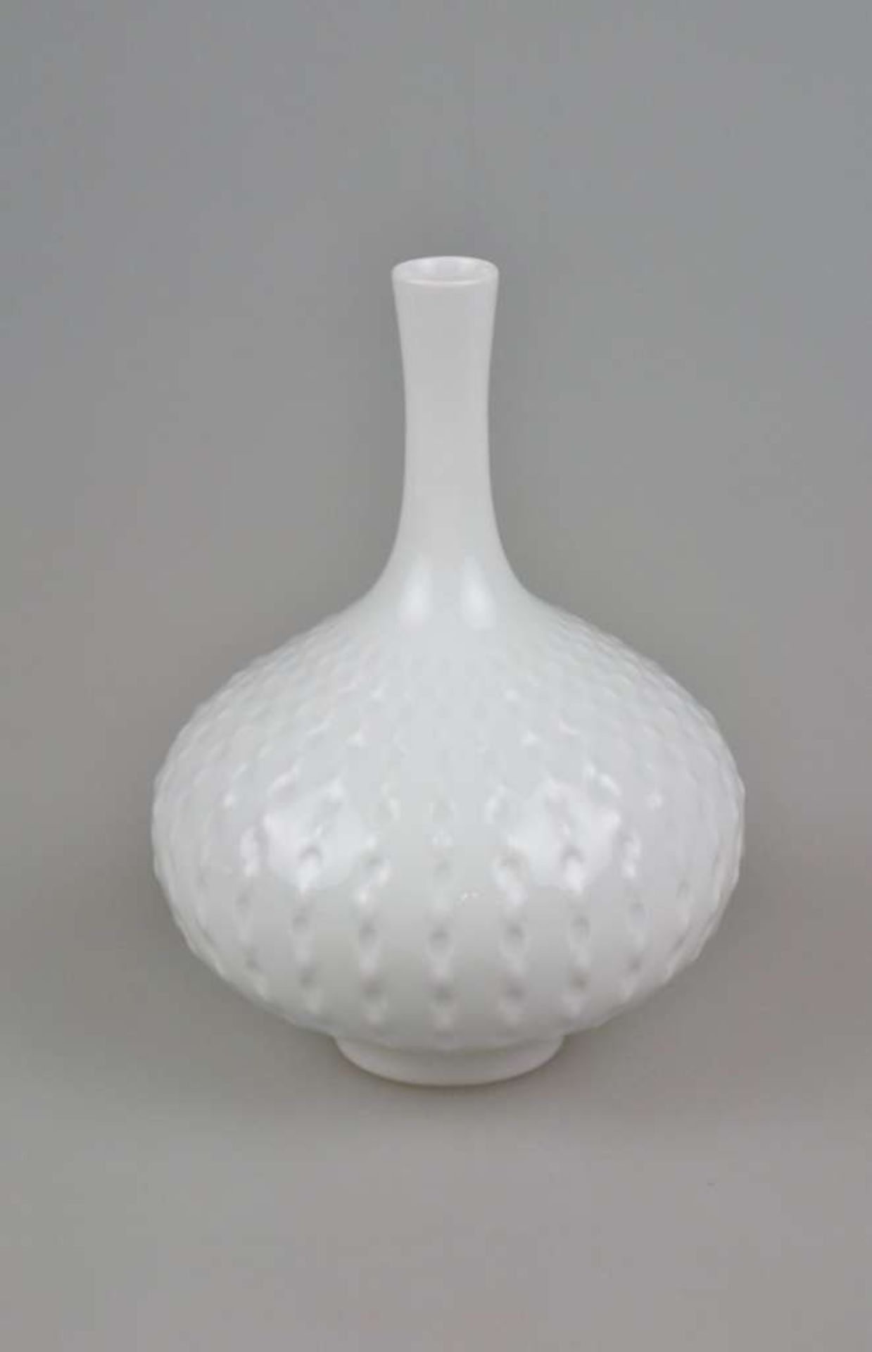 Meissen, Vase, 1960er Jahre, Weißporzellan, Entwurf Ludwig ZEPNER (1931-2010), bauchige Form mit