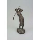 Golfspieler, Bronze, patiniert, 20. Jh., die Darstellung in Dress und im Stil der Jahrhundertwende