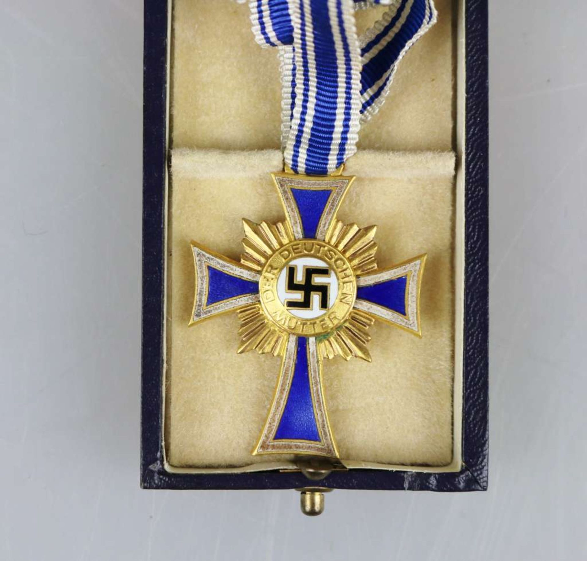 Mutterkreuz in Gold am Band, im original Verleihungsetui des Herstellers Carl Poellath, - Bild 2 aus 6
