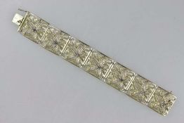 Jugenstil-Armband, 835er Silber, hauchvergoldet, Steckverschluss mit Sicherheitsacht, um 1905.