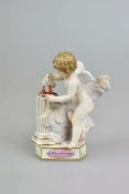 Meissen, Devisenkind, "JE BLESSE ET SOULAGE", zwei brennende Herzen löschender Putto. Entwurf 1777