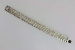 Flechtarmband, 585er Weißgold, Kastenverschluss mit Sicherheitsacht, L.: ca. 19 cm, B.: ca. 1,5