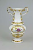 Meissen, Prunk-Henkelvase, Pfeifferzeit, Entwurf Ernst August LEUTERITZ (1818-1893),