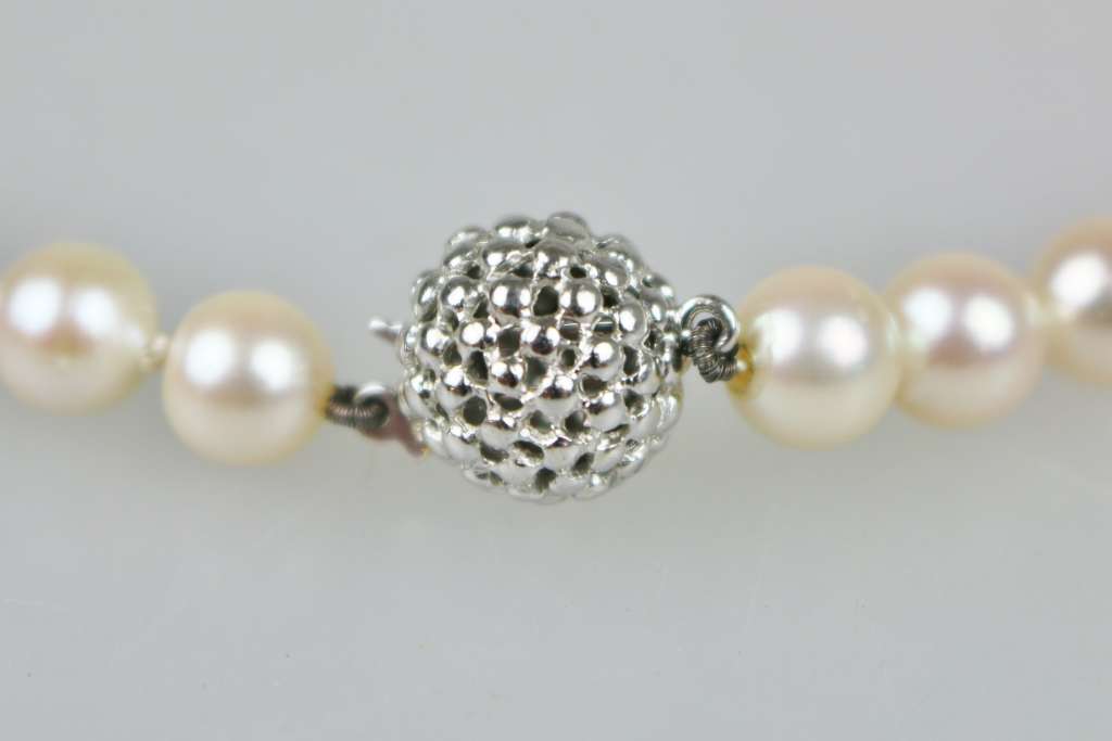 Perlenkette mit 103 Zuchtperlen, D.: ca. 7 mm, schöner Lüster, Kugelförmige, durchbrochen - Image 2 of 2