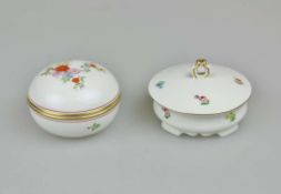 Paar Deckeldosen, Augarten Wien, 20. Jh., polychromes Blumendekor mit Goldstaffage, D.: 11,5 - 12,