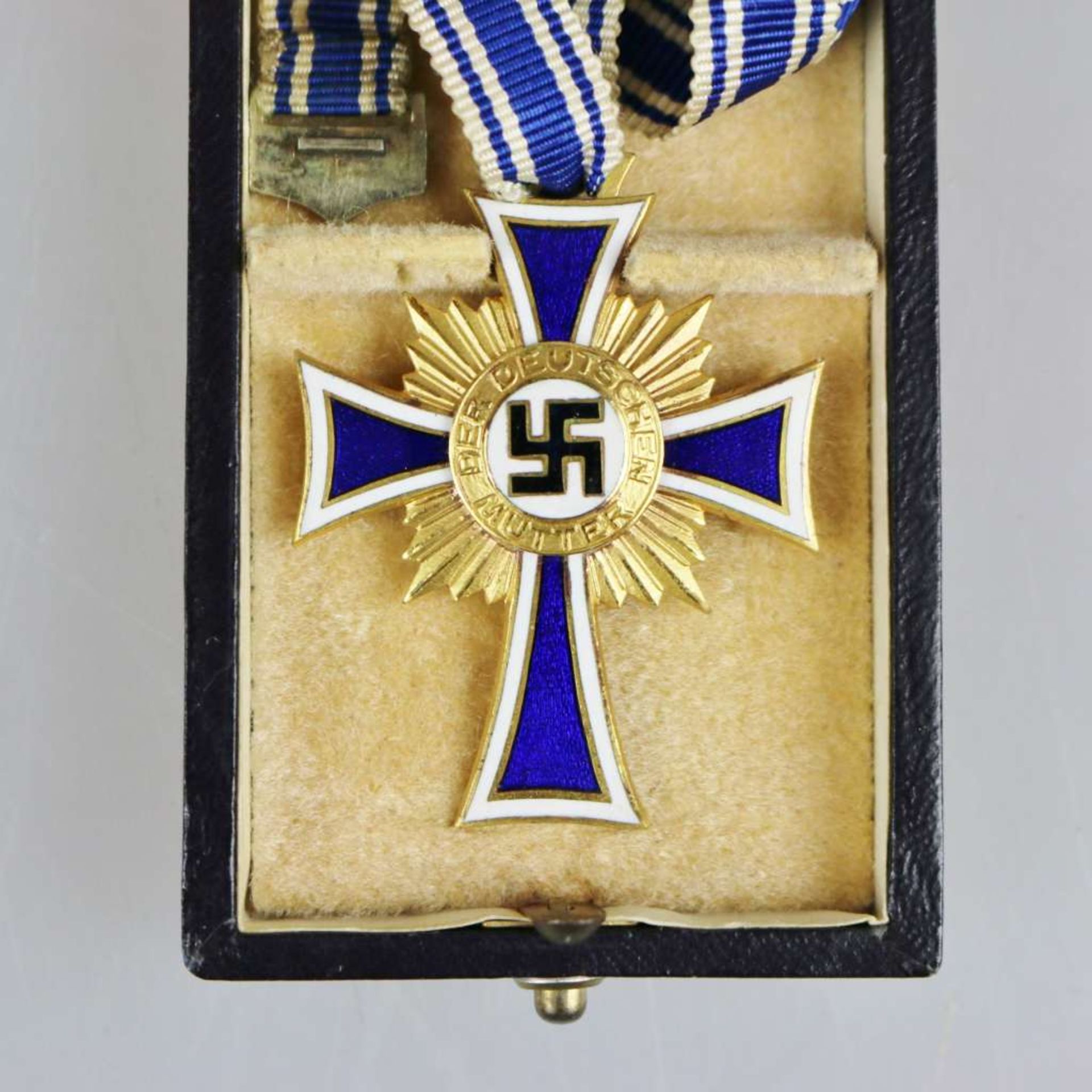 Mutterkreuz in Gold am Band, im original Verleihungsetui des Herstellers Friedrich Linden, - Bild 2 aus 5