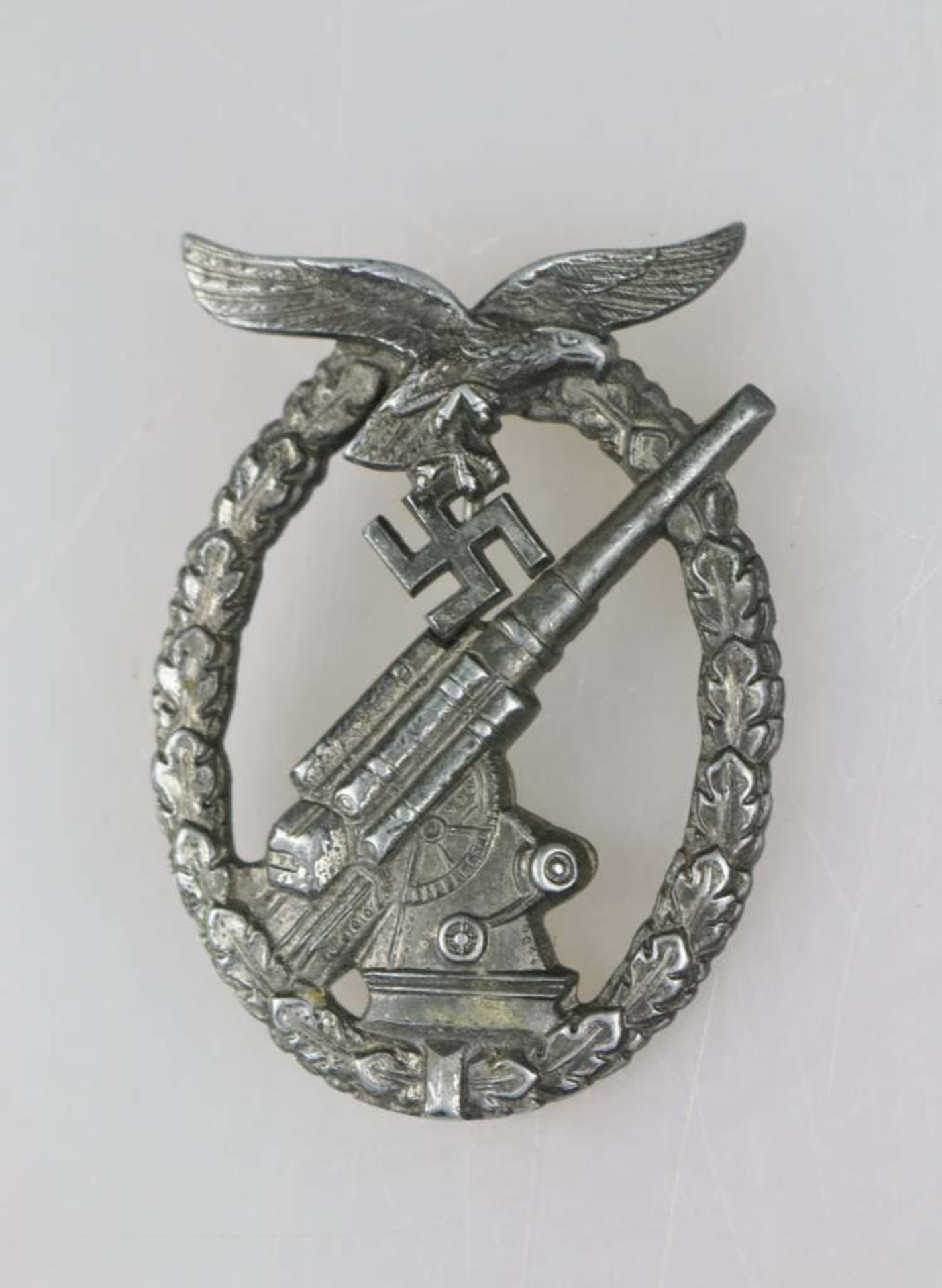 Flakkampfabzeichen der Luftwaffe, Feinzink, rückseitig gestempelt "ÜÜ" für E.F Wiedmann, - Bild 2 aus 4