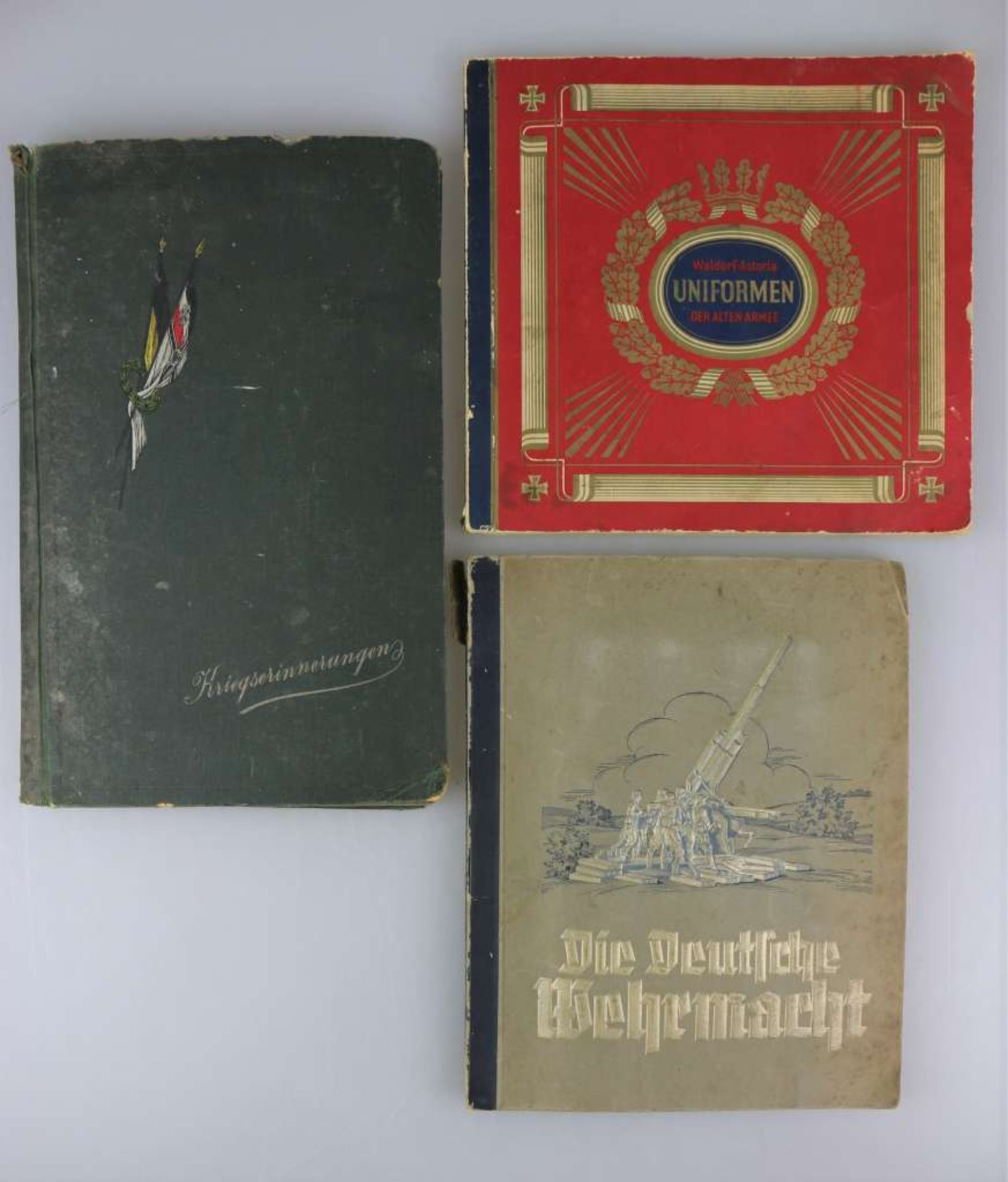 Postkartenalbum Kriegserinnerungen mit 158 Karten, vorwiegend militärische Motive, davon viele