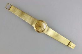 Longines, Damenarmbanduhr, 750er Gelbgold, wohl 1970er Jahre, goldenes Zifferblatt im Kacheldesign
