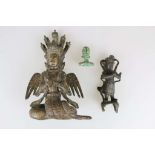 Drei Bronzeobjekte: Altarfigur China/Tibet, 18./19. Jh., Bronze, Sockel beschädigt, H.: ca .15 cm;