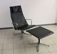 Charles EAMES (1907-1978), LOUNGECHAIR MIT OTTOMAN 'EA 124', 1968, Aluminium, schwarzes