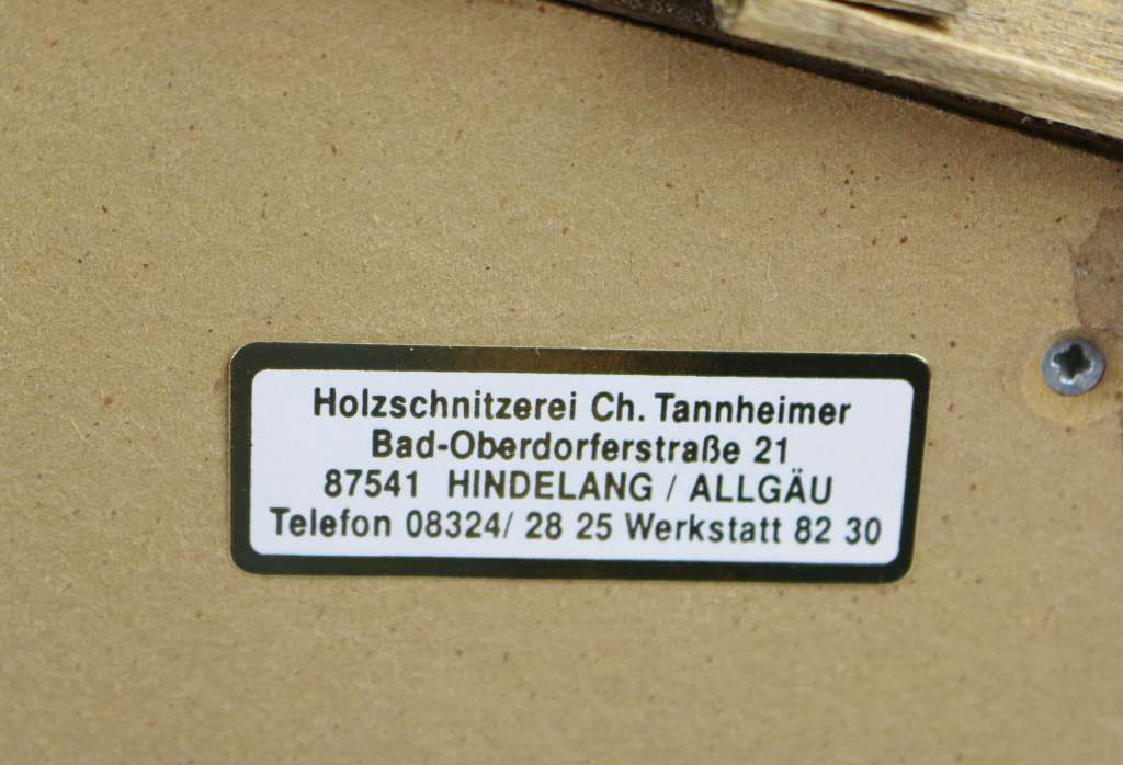 Alpenländische Weihnachtskrippe der Firma Tannheimer, Holz, 20 . Jh., verso Firmenetikett, 17 - Image 4 of 5