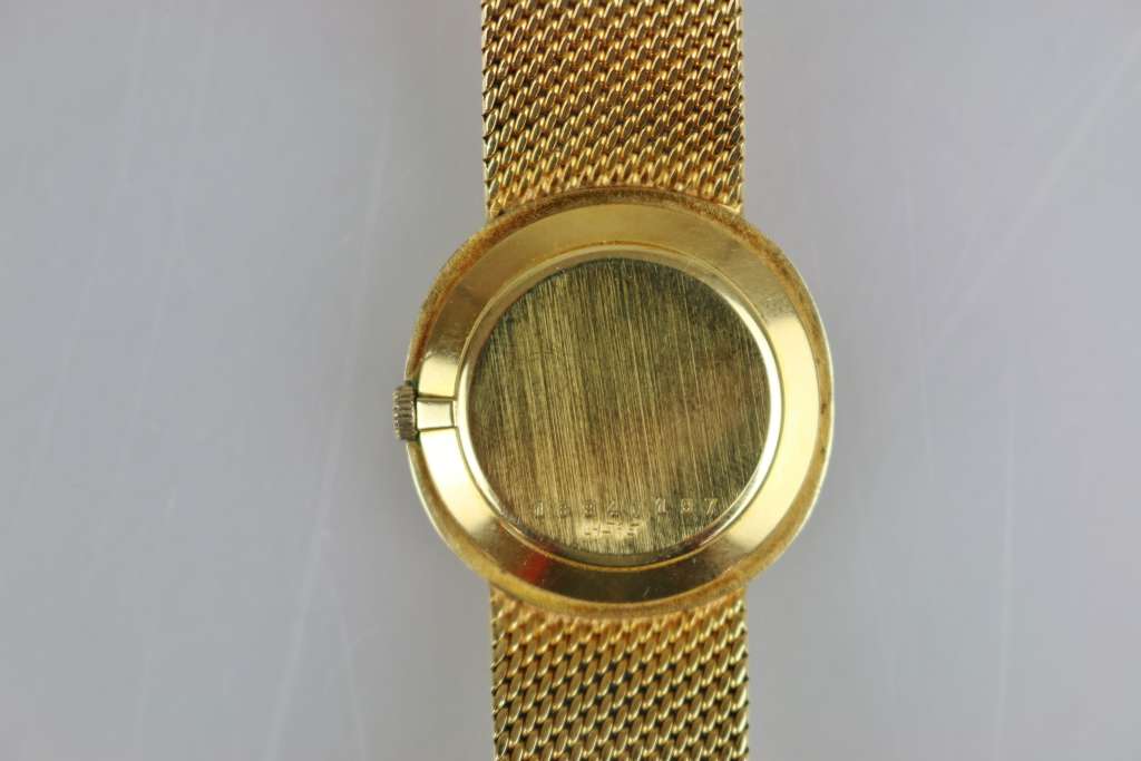 Longines, Damenarmbanduhr, 750er Gelbgold, wohl 1970er Jahre, goldenes Zifferblatt im Kacheldesign - Image 4 of 4