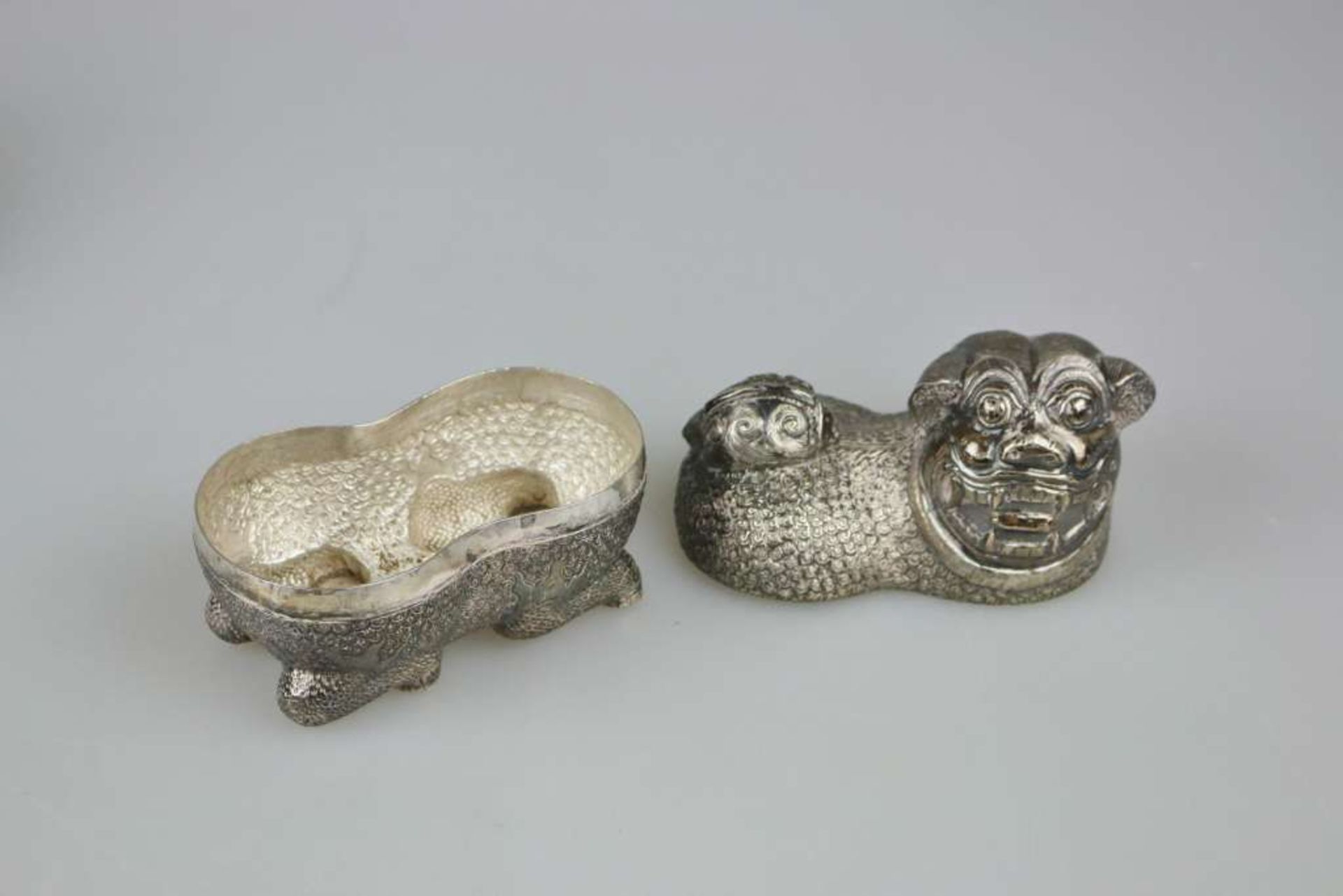 Kambodscha, Betheldose in Form eines FO-Hundes, Silber (säuregeprüft), frühes 20. Jh., - Bild 3 aus 4