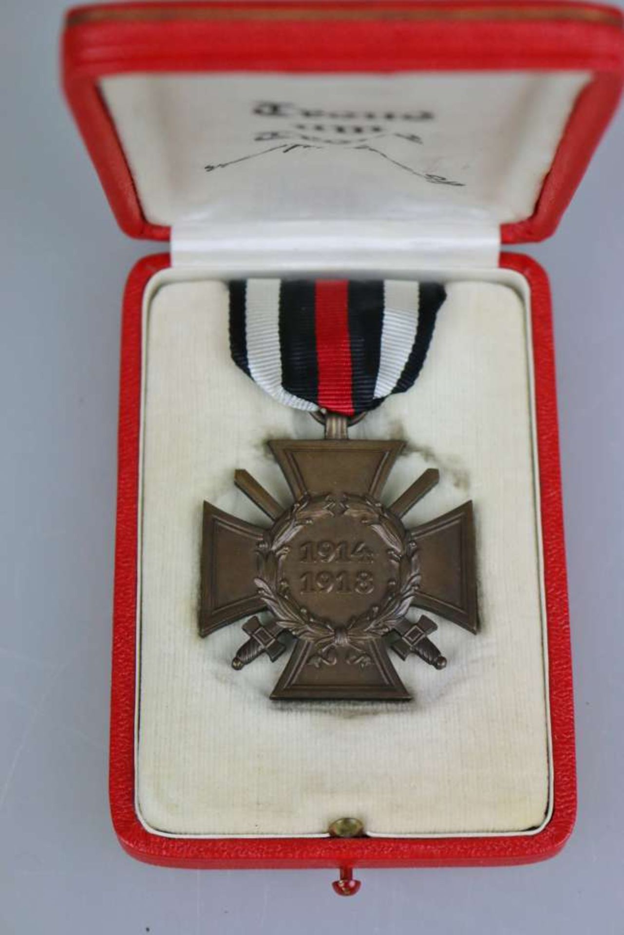 Frontkämpfer Ehrenkreuz im roten Etui, Innendeckel mit Inschrift "Treue um Treue" von Hindenburg, - Bild 2 aus 5