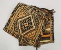 Afghanische Satteltaschen, Ende 19. Jh., Wolle auf Wolle, Maße: ca. 109 x 54 cm, Alters- und