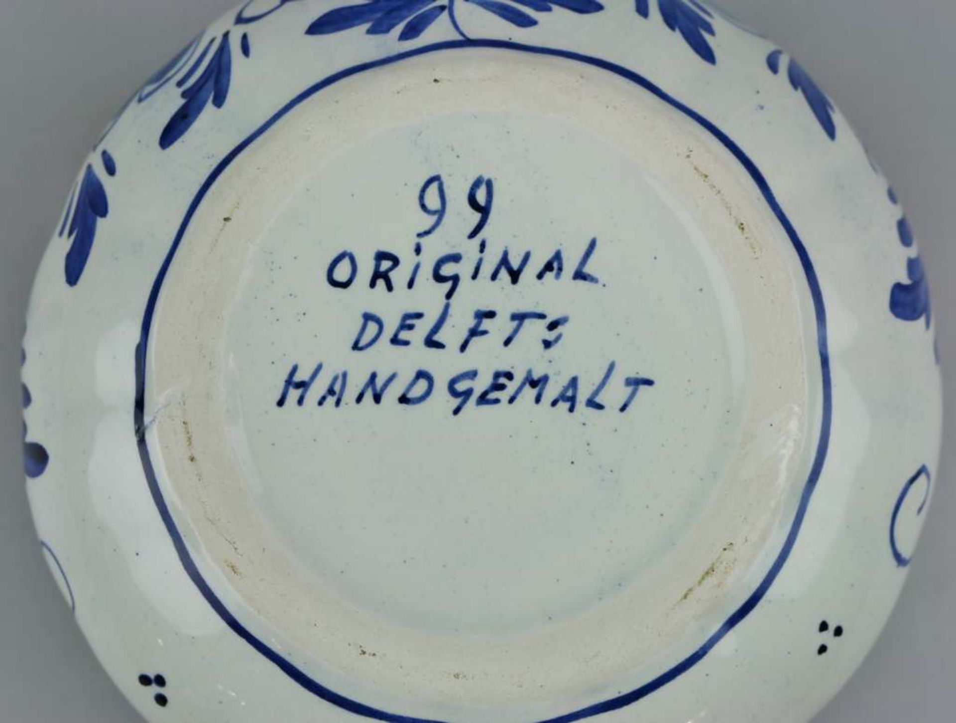Konvolut Keramik, Blaumalerei, 12 Stück, England u. Niederlande, vers. Herstellermarke, - Bild 2 aus 3