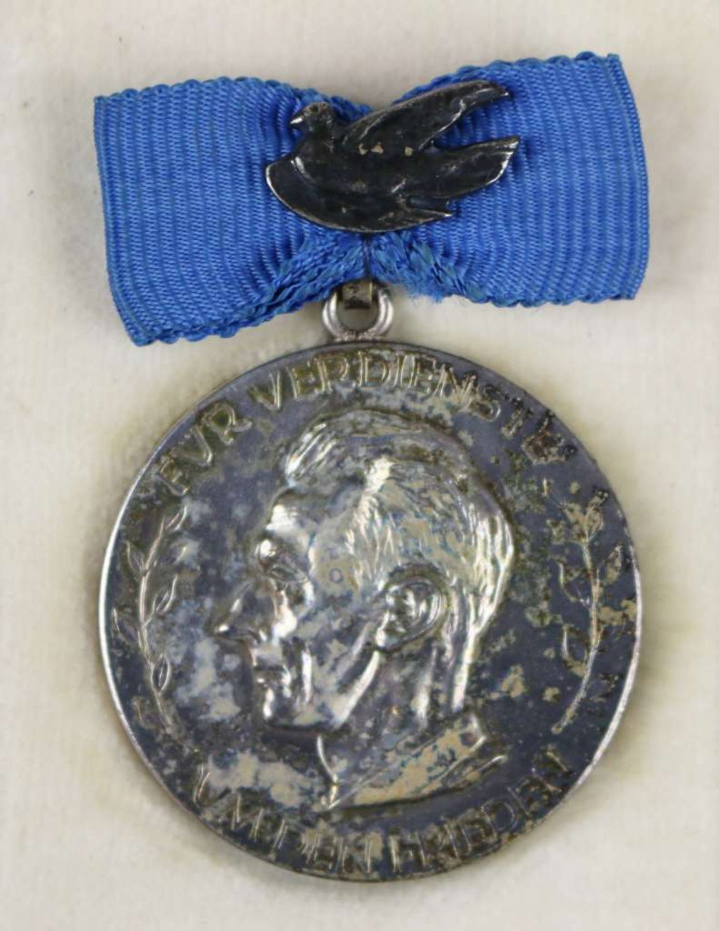 DDR, Friedensrat Medaille der DDR "Für Verdienste um den Frieden", versilbert im Etui. - Bild 2 aus 2