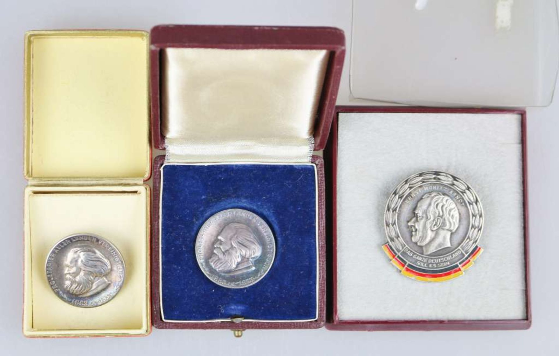 DDR, 3 Medaillen, 900er Silber, gepunzt. Ernst-Moritz-Arndt Medaille, Nationale Front der DDR;