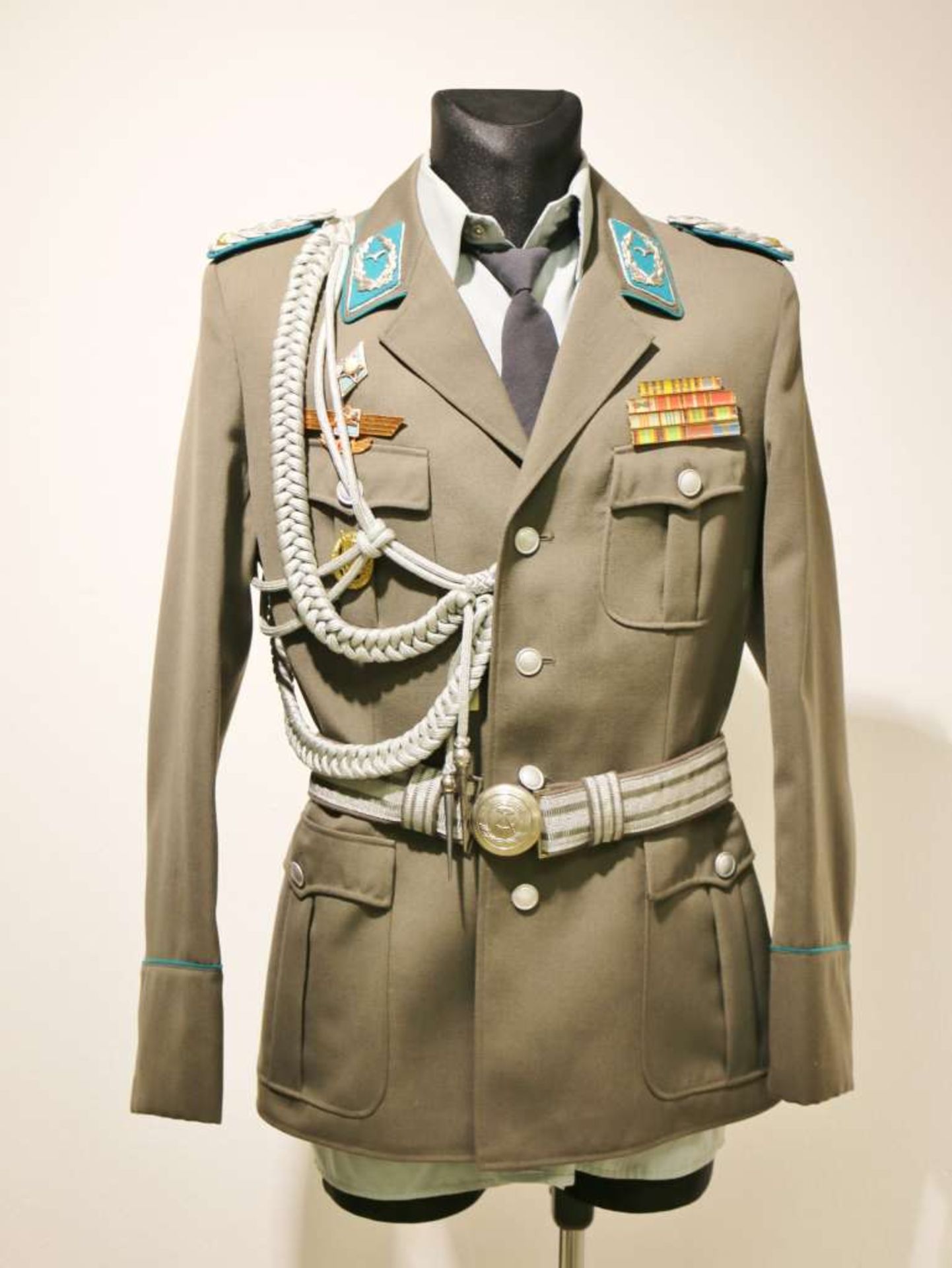 DDR, Uniform eines Oberstleutnant Luftstreitkräfte mit Fangschnur und Koppel, bestehend aus: J - Bild 2 aus 3
