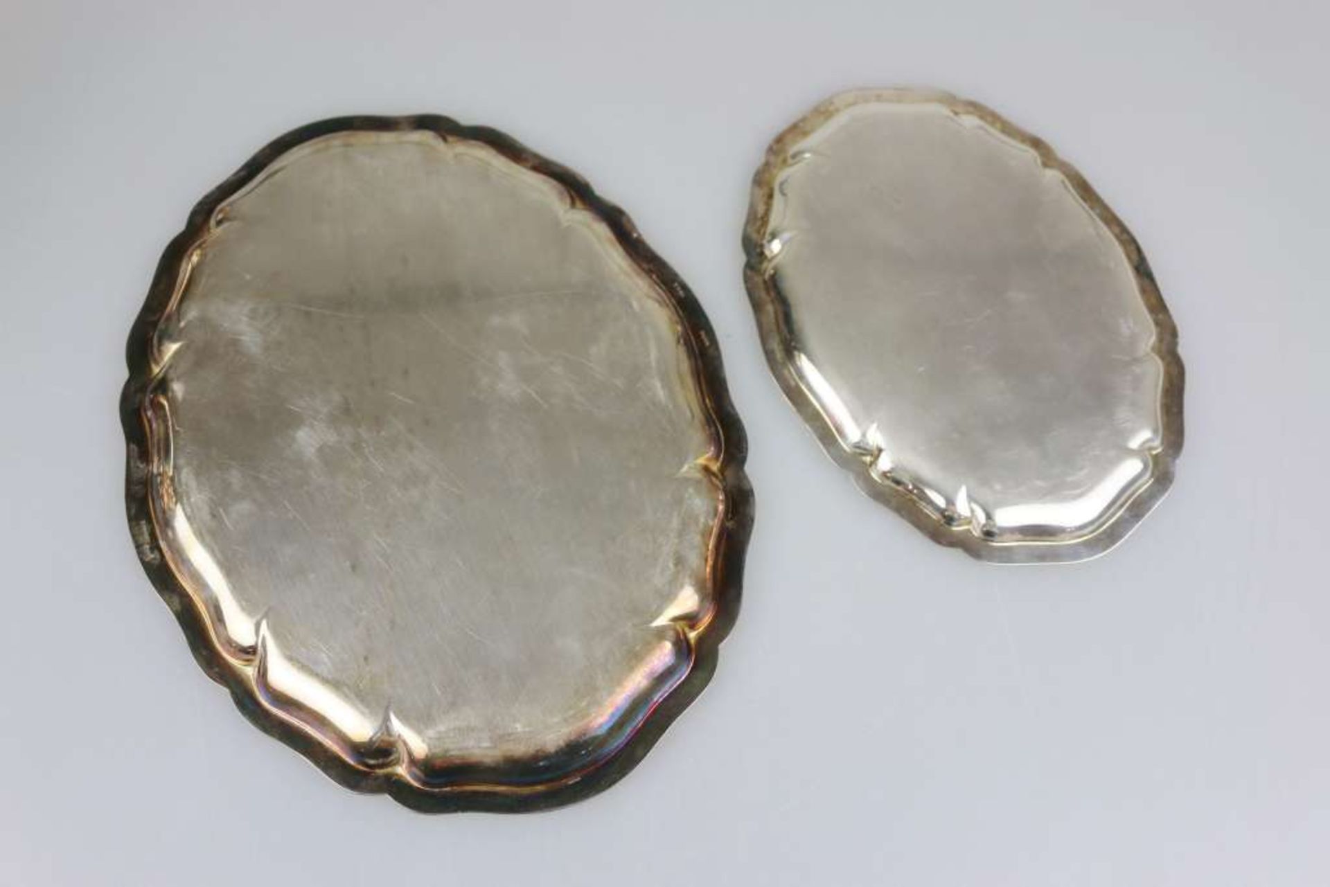 Kernstück mit 2 Wilkens Tabletts, 835er Silber, 1. H. 20. Jh., Gesamtgwicht: ca. 2,4 kg. Zucke - Bild 5 aus 5