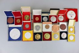 DDR, Konvolut von 21 Plaketten/Medaillen. U.a. 40 Jahre Gesellschaft für Deutsch-Sowjetische F