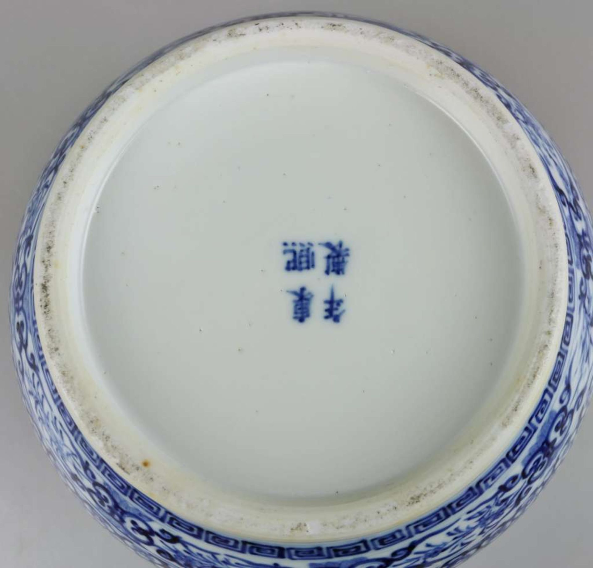 Großer Topf, China, Blau-Weiß mit Flachdeckel, Qing-Dynastie (1644-1911). Kugeliger, leicht g - Bild 6 aus 6