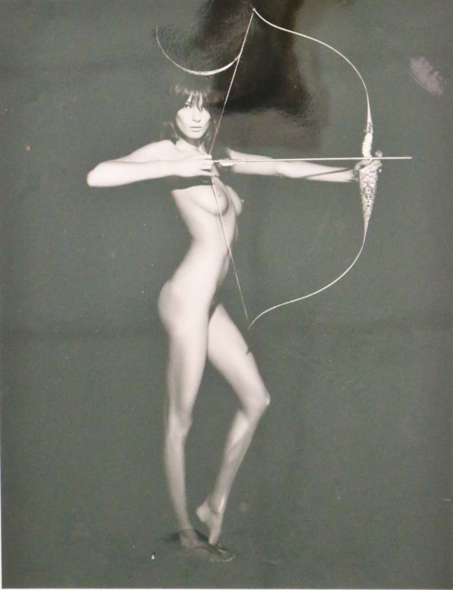 Karl LAGERFELD (1938-2019), Foto für Pirelli Calendrier, Daria Werbowy "Artemis", verso bez.,