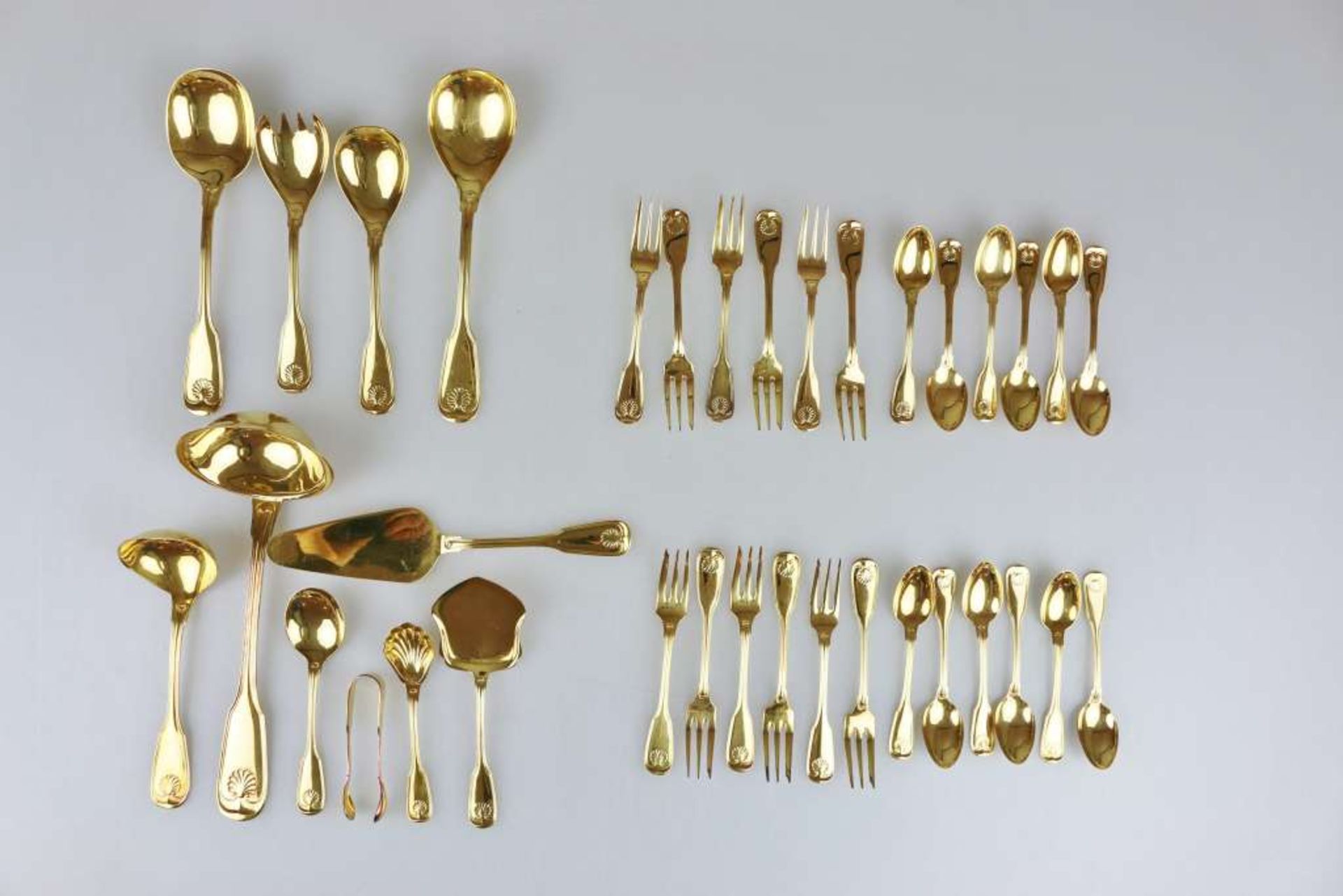 Robbe &amp; Berking, Speisebesteck "Augsburger Muschel", 800er Silber hartvergoldet, 129-teilig - Bild 2 aus 10