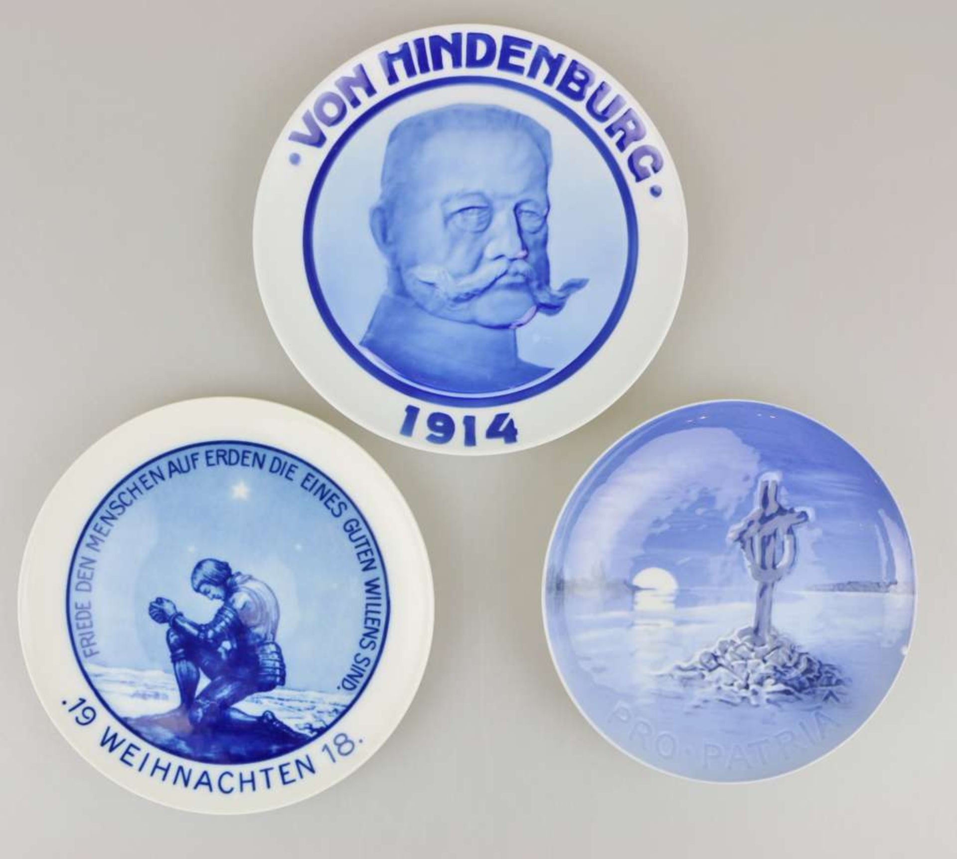 3 Porzellan Bildteller Kriegszeit 1914 -1918. Rosenthal Weihnachtsteller 1918, rückseitig mit