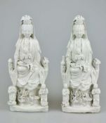 Paar Blanc de Chine-Figuren, China, Guanyin, 18. Jh., jew. Darstellung der Göttin der Barmherz