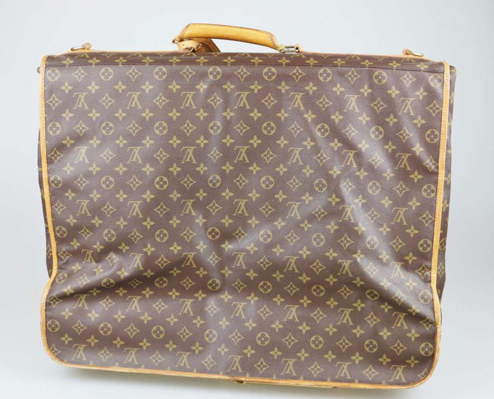 Louis Vuitton, Kleidersack mit Monogramm Canvas, Leder und beschichtetes Leinen, goldene Beschl - Bild 2 aus 3