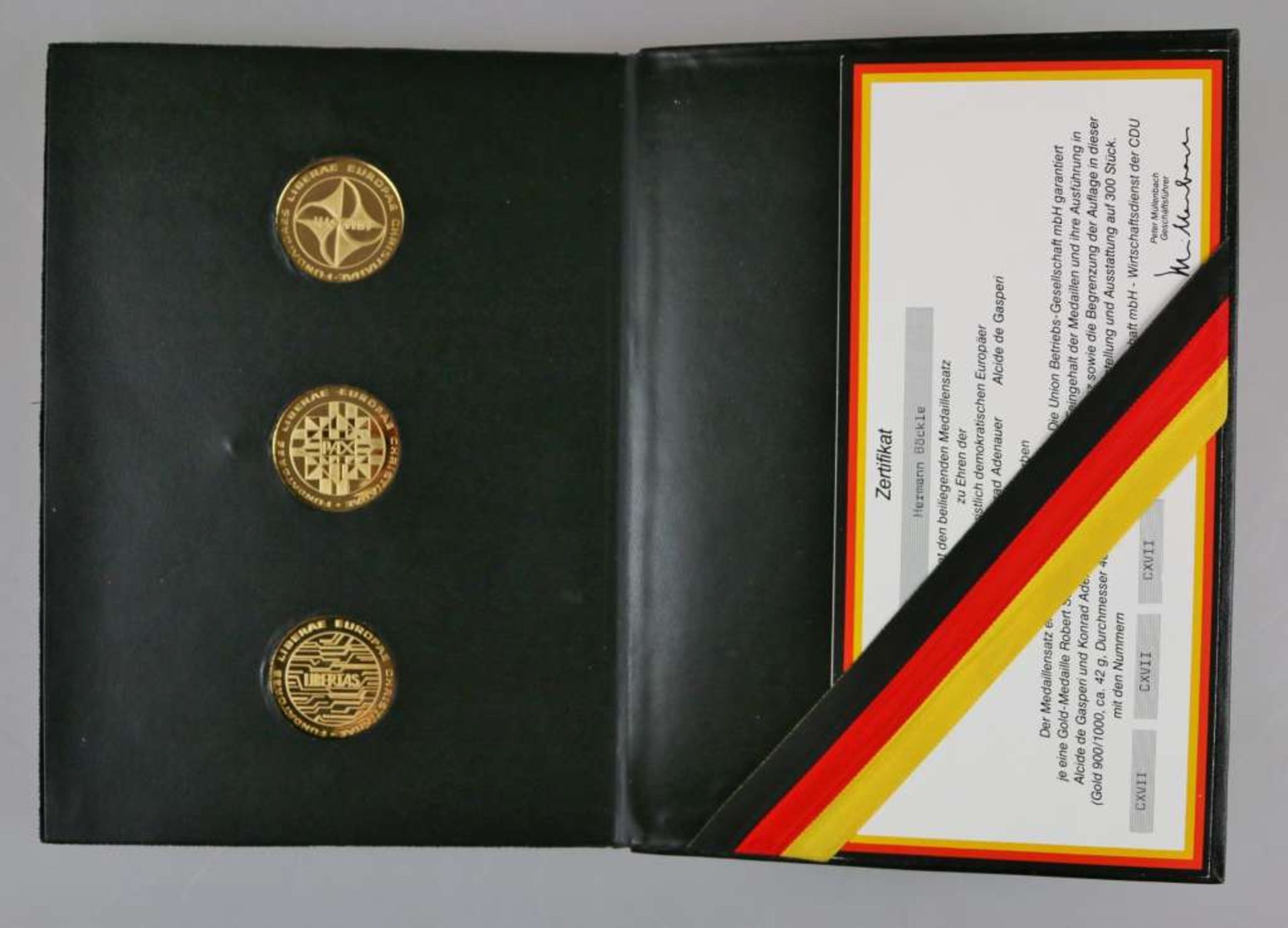 Satz Goldmedaillen, "Fundatores Liberae Europae Christianae", 3-teilig, 1979, je eine Medaille - Bild 2 aus 8