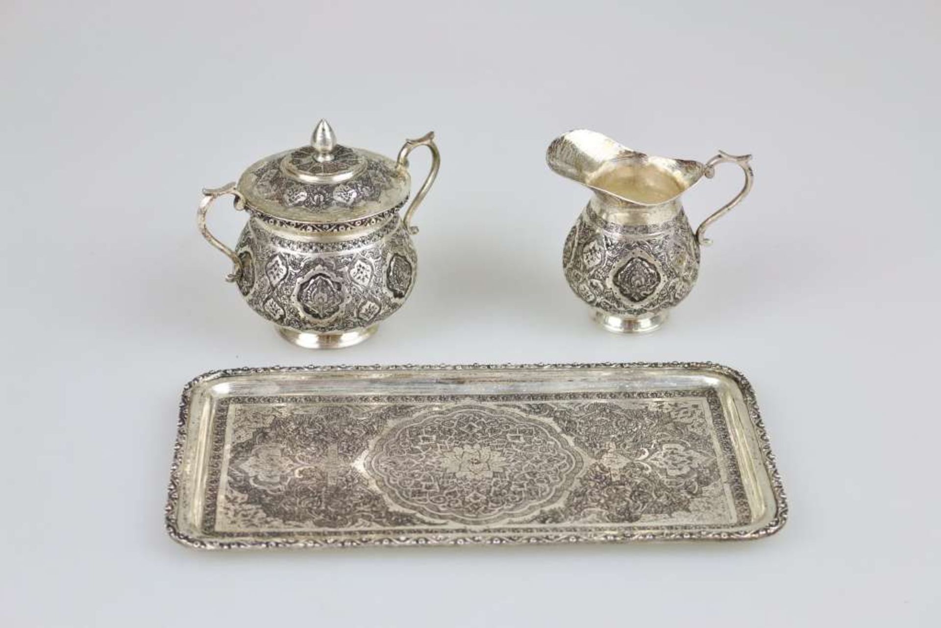 Milchkännchen und Zuckerdose auf Tablett, 875er Silber, Persien/ Iran, wohl 20. Jh., gepunzt 8