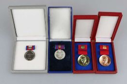 DDR, FDGB Fritz-Heckert-Medaille in Gold und Bronze; Medaille Journalistenpreis des FDGB; Kunst