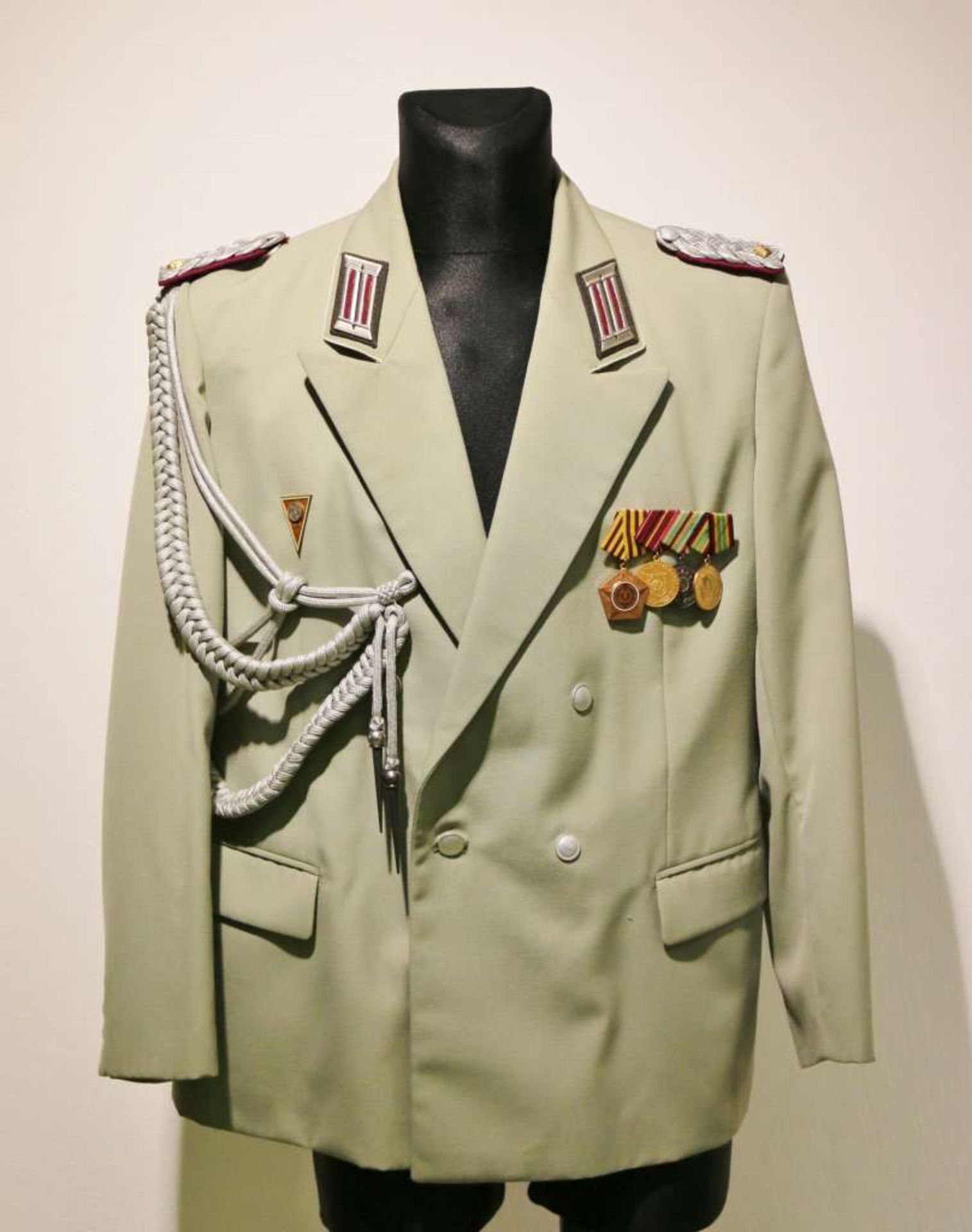 DDR, 2 Uniformen Major der Zivilverteidigung. Gesellschaftsjacke mit Fangschnur und Orden. Abso - Bild 3 aus 4