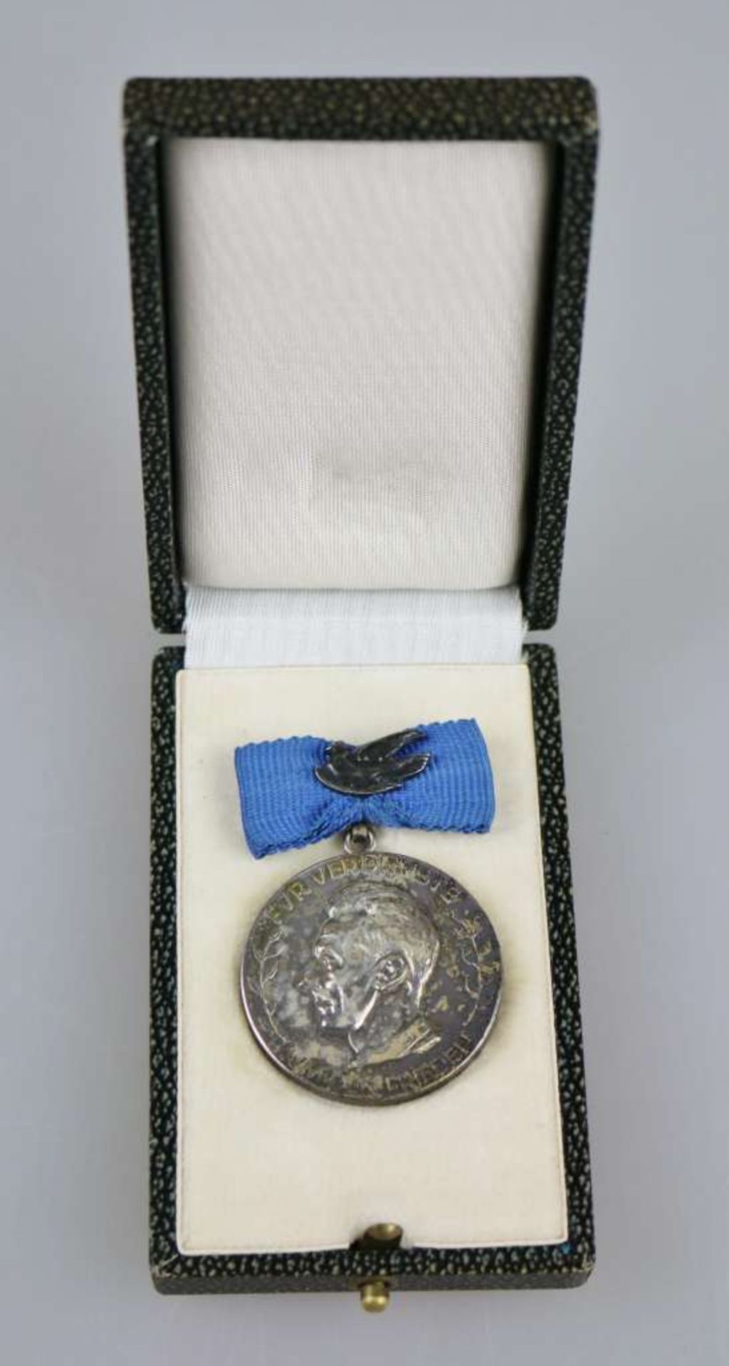 DDR, Friedensrat Medaille der DDR "Für Verdienste um den Frieden", versilbert im Etui.