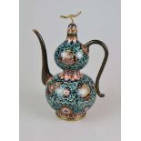 Cloisonné Teekanne, wohl China 1. H. 20. Jh., Korpus mit Doppelbauch und kurzem Enghals auf au