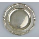 Großer Silberteller, 20. Jh., 800er Silber, tiefgemuldeter Teller mit geschwungenem und gekehl