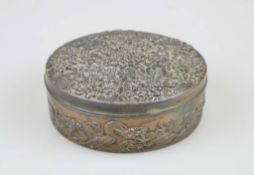 Deckeldose, wohl China, 1. H. 20. Jh., Metall, runde Form, seitlich umlaufend plastisches Drach